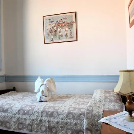 Annie Holiday home